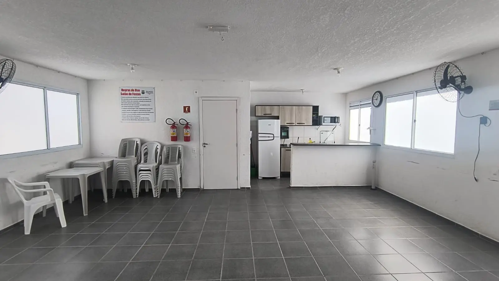 Salão de festas com cozinha